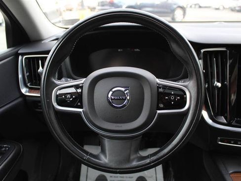 Used 2021 Volvo S60 T5 Momentum FWD image 14