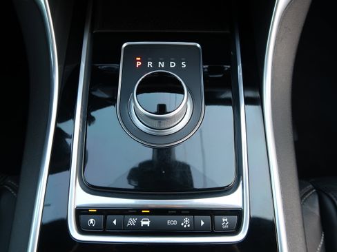 Used 2016 Jaguar XF R-Sport RWD image 24