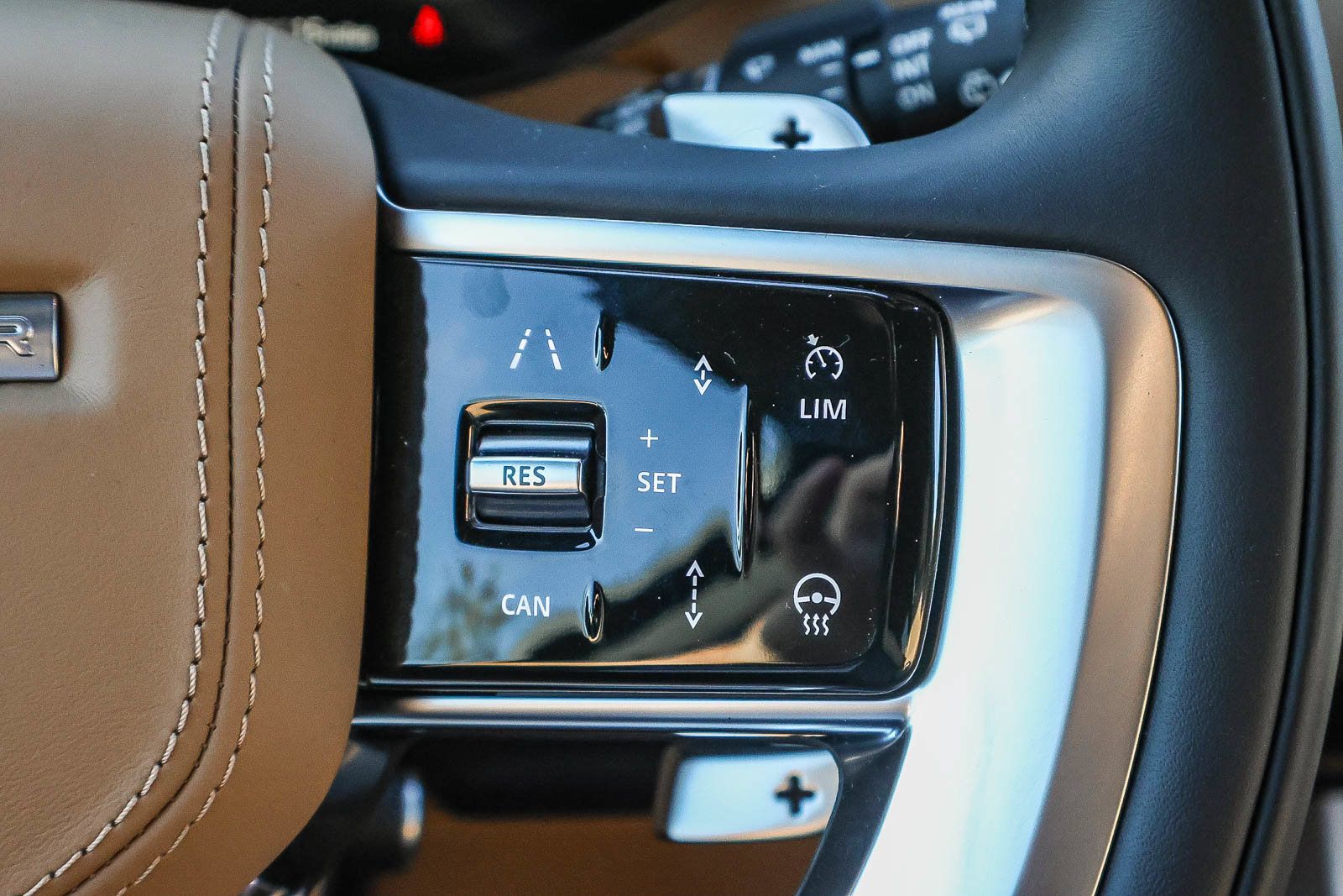 New 2026 Land Rover Range Rover SE AWD/4WD image 32