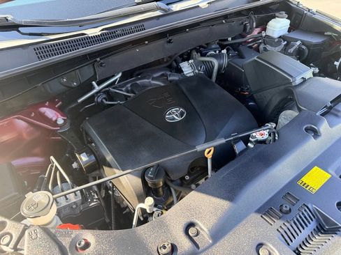 Used 2018 Toyota Highlander XLE AWD/4WD image 37