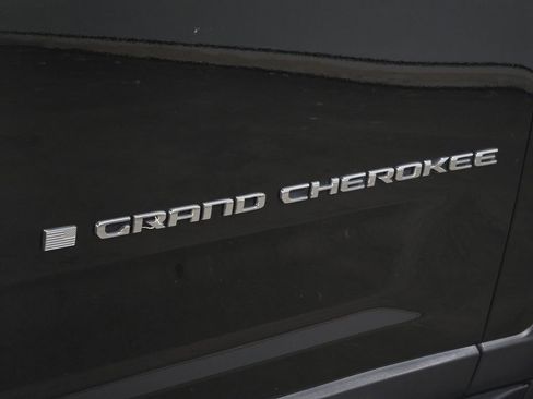 Used 2022 Jeep Grand Cherokee L Limited w/ MOPAR Finishing Package RWD image 11