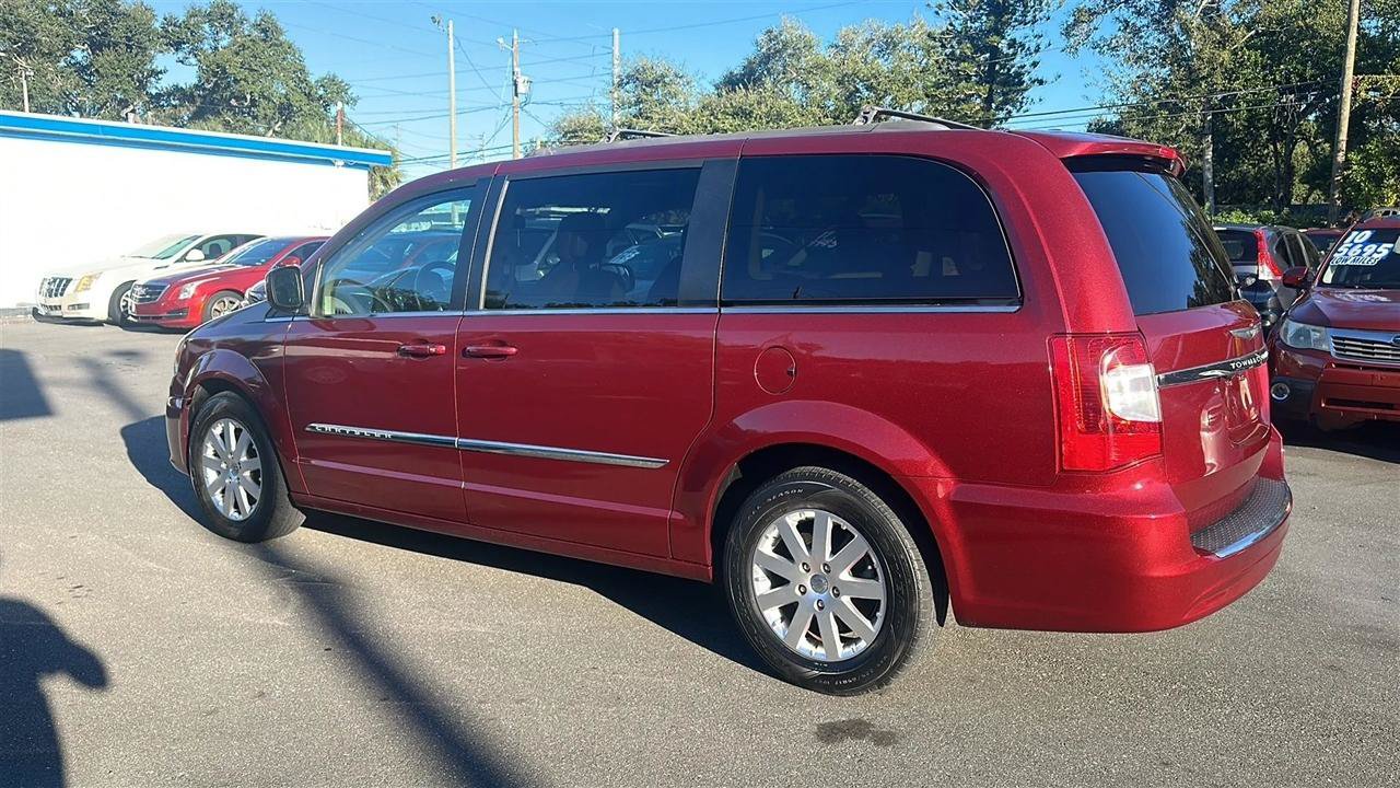 Used 2016 Chrysler Town & Country Touring FWD image 13
