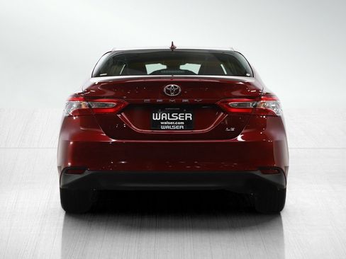 Used 2019 Toyota Camry LE image 4