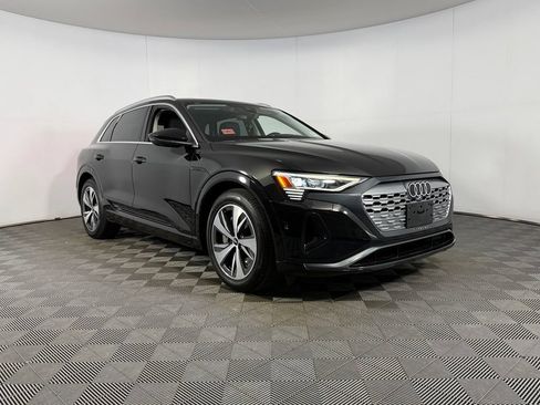 Used 2024 Audi Q8 e-tron Premium Plus w/ Premium Plus Package AWD/4WD image 3