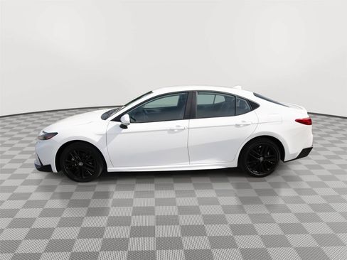 Used 2025 Toyota Camry SE AWD/4WD image 8