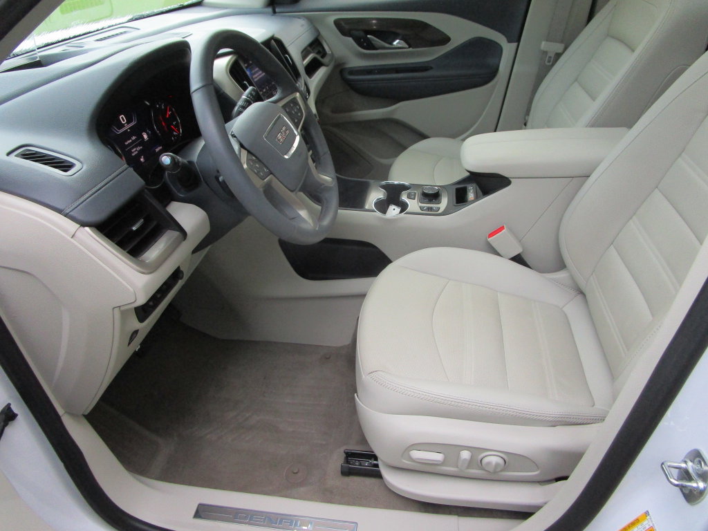 Used 2024 GMC Terrain Denali w/ Denali Premium Package AWD/4WD image 23