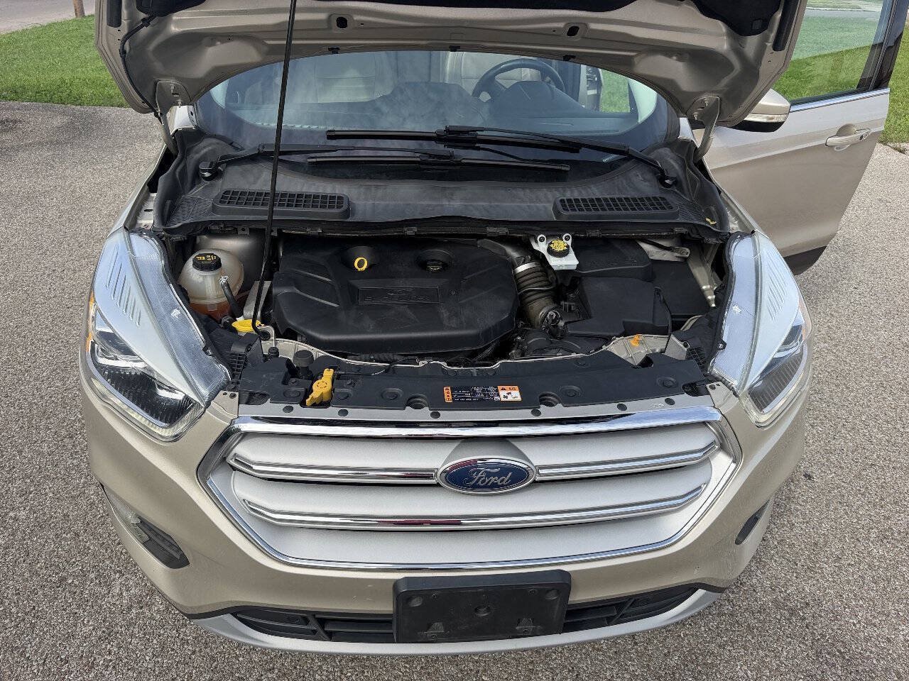Used 2018 Ford Escape Titanium w/ Ford Safe & Smart Package AWD/4WD image 24