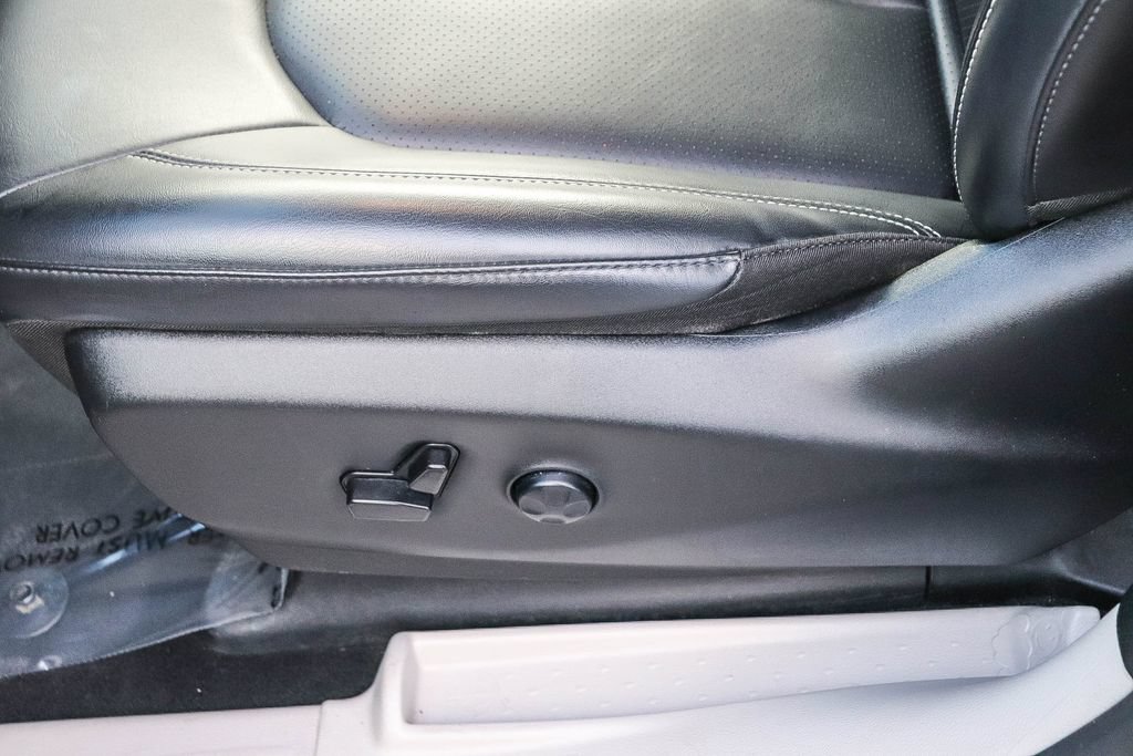 Used 2024 Chrysler Pacifica Limited FWD image 25