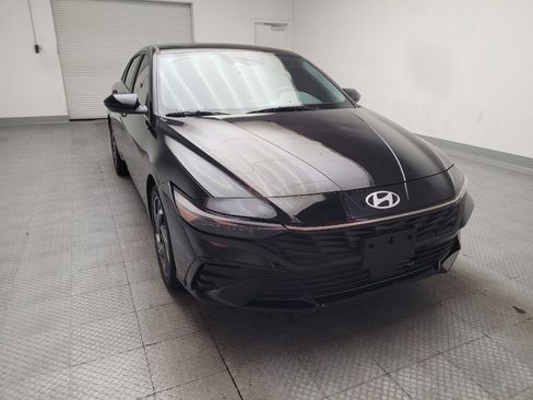 Used 2025 Hyundai Elantra SEL FWD image 14