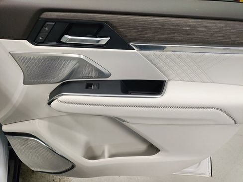 Used 2025 GMC Acadia Denali w/ Super Cruise Package image 10