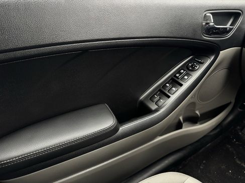 Used 2015 Kia Forte EX image 25