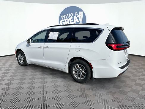 Used 2021 Chrysler Pacifica Touring w/ Cold Weather Group image 4