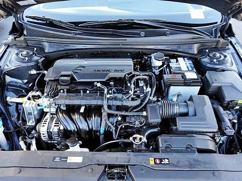 Certified 2025 Hyundai Elantra SE FWD image 15