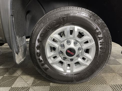 Used 2022 GMC Sierra 2500 SLE w/ SLE Value Package; image 9