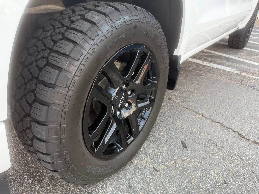 Used 2023 Chevrolet Silverado 1500 RST AWD/4WD image 9