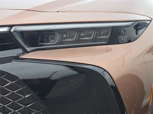 Used 2025 Toyota Crown Limited image 39