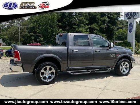 Used 2017 RAM 1500 Laramie w/ Convenience Group AWD/4WD image 8