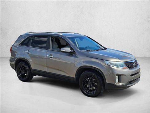 Used 2015 Kia Sorento LX FWD image 3