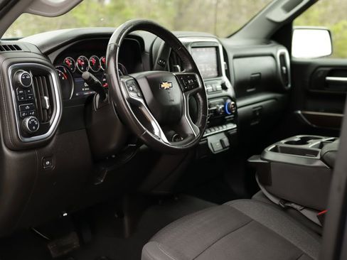 Used 2022 Chevrolet Silverado 1500 LT w/ Z71 Off-Road Package image 9