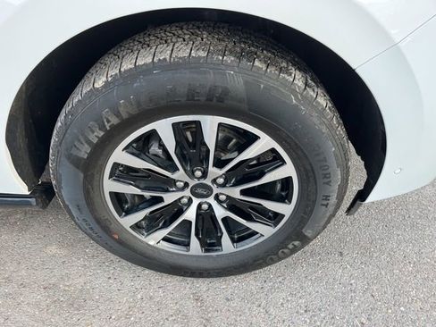 Used 2025 Ford Expedition Max Platinum AWD/4WD image 16