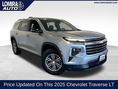 Used 2025 Chevrolet Traverse LT
