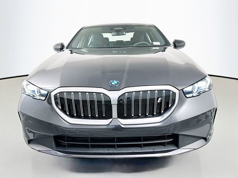 New 2026 BMW i5 eDrive40 w/ Premium Package RWD image 2