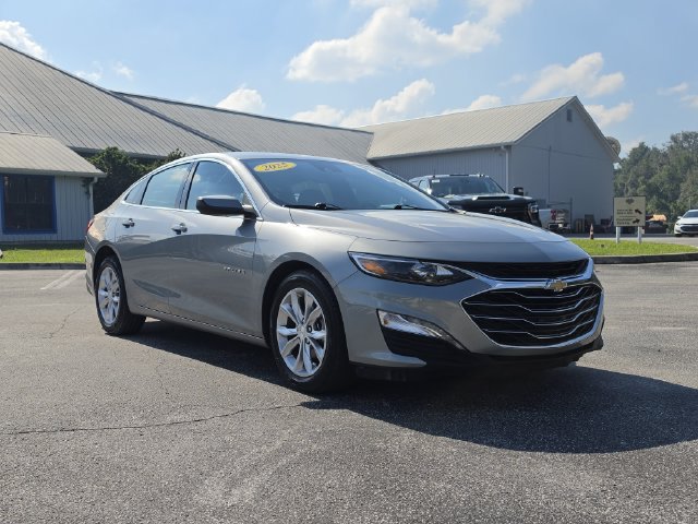Used 2025 Chevrolet Malibu LT FWD image 2
