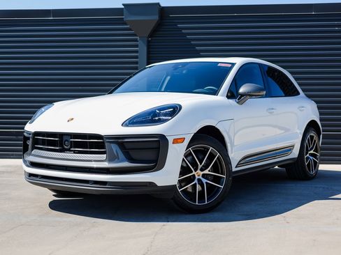 Certified 2025 Porsche Macan Turbo image 1