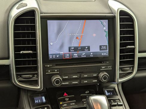 Used 2018 Porsche Cayenne AWD image 25