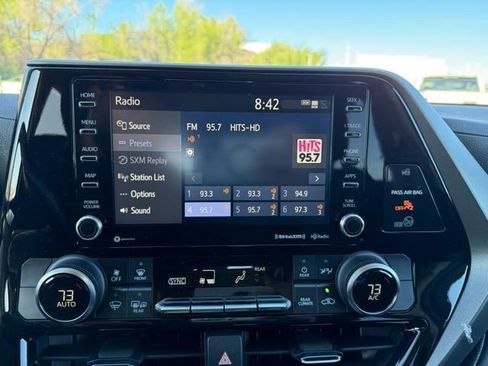 Used 2022 Toyota Highlander LE image 12