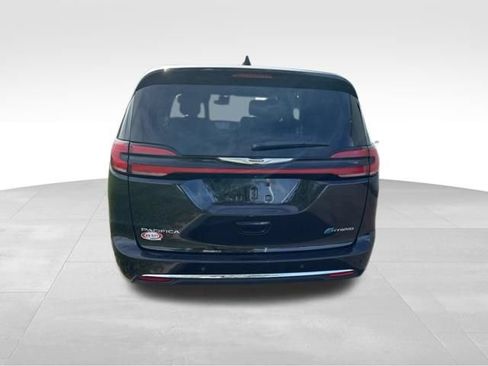 Used 2024 Chrysler Pacifica Limited FWD image 6