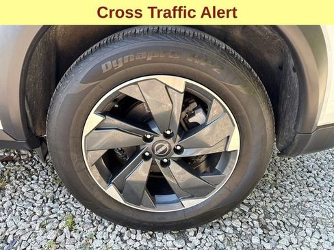 Used 2025 Nissan Rogue SV AWD/4WD image 9