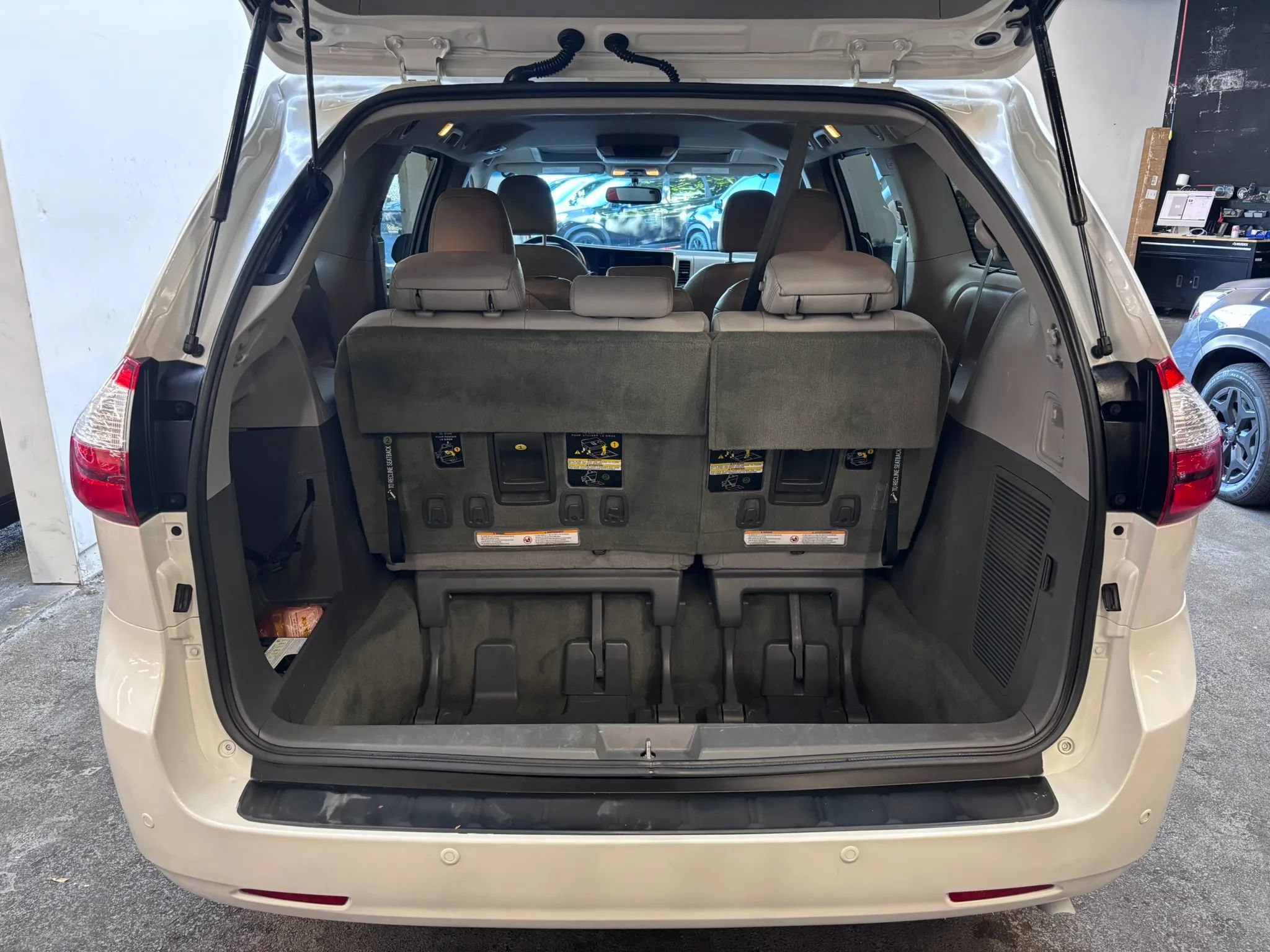 Used 2015 Toyota Sienna XLE w/ XLE Navigation Package FWD image 26