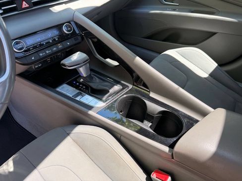 Used 2022 Hyundai Elantra SEL w/ Convenience + Premium Package FWD image 13