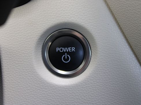 Used 2025 Toyota Corolla XLE FWD image 17