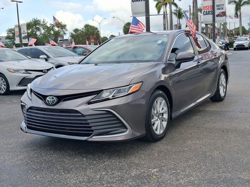 Used 2023 Toyota Camry LE FWD image 5