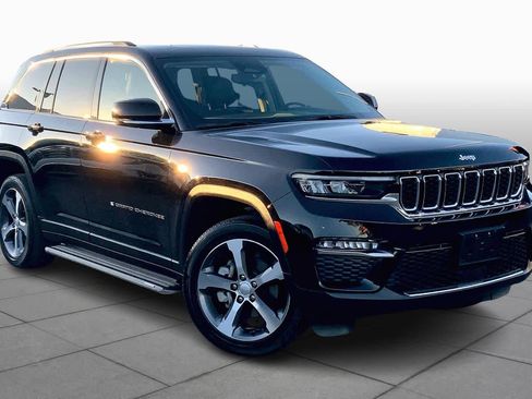 Used 2023 Jeep Grand Cherokee Limited image 2