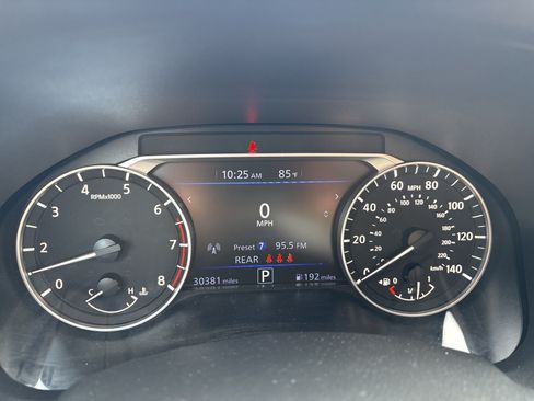 Used 2024 Nissan Altima 2.5 SV FWD image 3