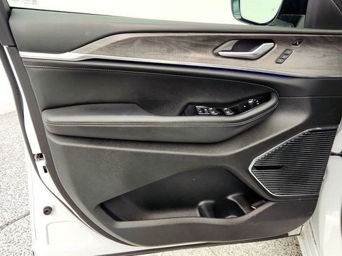 Used 2023 Jeep Grand Cherokee Overland w/ Adv Protech Group III image 11