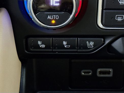 Used 2021 Chevrolet Tahoe Premier w/ Premium Package image 25