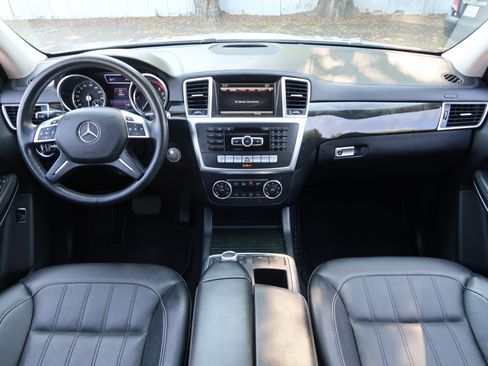 Used 2014 Mercedes-Benz GL 350 BlueTEC 4MATIC image 11