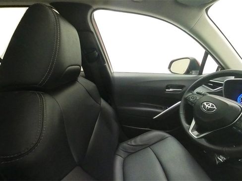 Used 2022 Toyota Corolla Cross XLE image 26