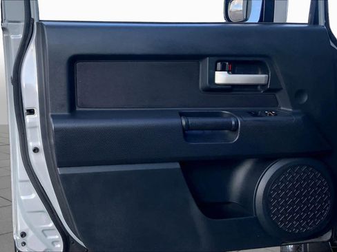 Used 2014 Toyota FJ Cruiser 4WD w/ Convenience Package image 21