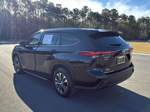 Used 2022 Toyota Highlander XLE image 5