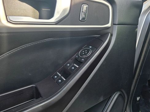 Used 2020 Ford Explorer XLT w/ Comfort Package image 10