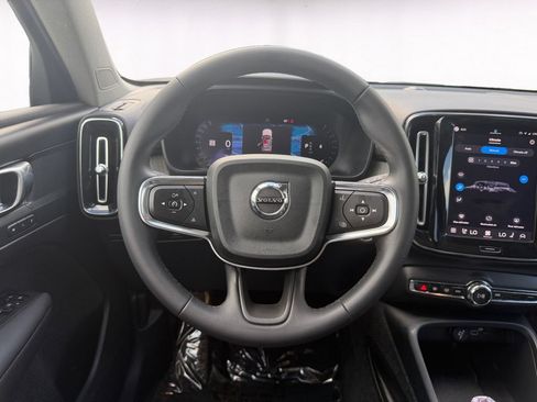 Used 2023 Volvo XC40 B5 Plus w/ Driver Assist Package AWD/4WD image 12