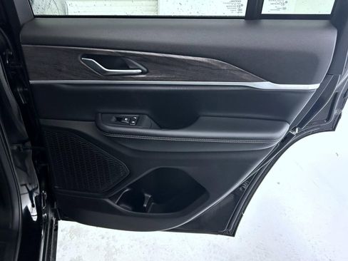 Certified 2024 Jeep Grand Cherokee Limited image 17