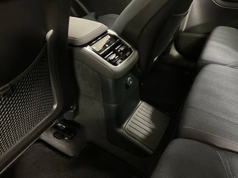 Certified 2025 Volvo XC90 T8 Ultra AWD/4WD image 18