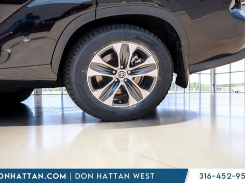 Used 2023 Toyota Highlander XLE FWD image 42