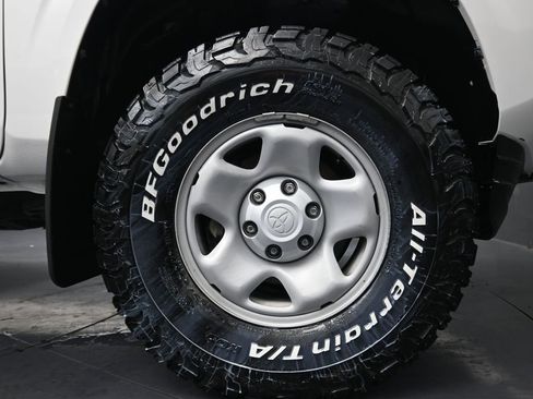 Used 2022 Toyota Tacoma SR image 6